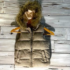 Vest with faux fur trim